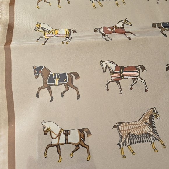 NWOT 100% Mulberry Silk Scarf Horses With Bkankets Taupe, Brown 21" Sq. - Picture 3 of 5